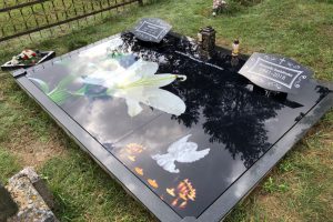 Stikliniai 3D Antkapiai - kapų tvarkymas - dengimas plokštėmis